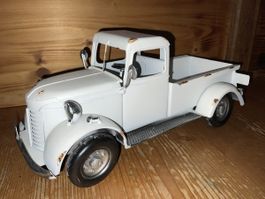 Antiken Pick-up-Trucks Weisses Vintage Deko-Auto, cooler Bli