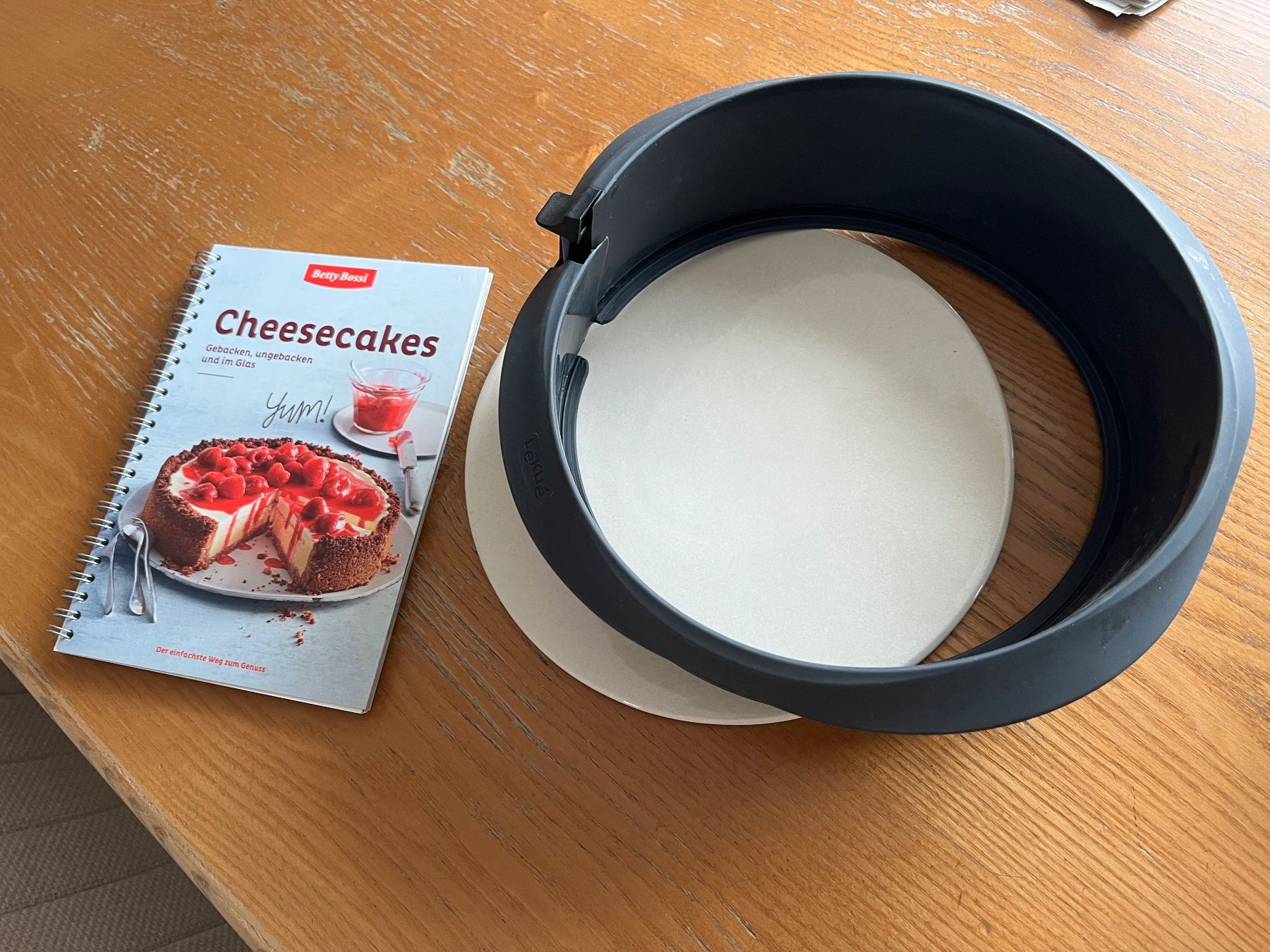 Betty Bossi Teglie da forno: Betty Bossi Cheesecake Buch & Springform 26cm- – Usato da Ruggell venduto da Malbuntiger01