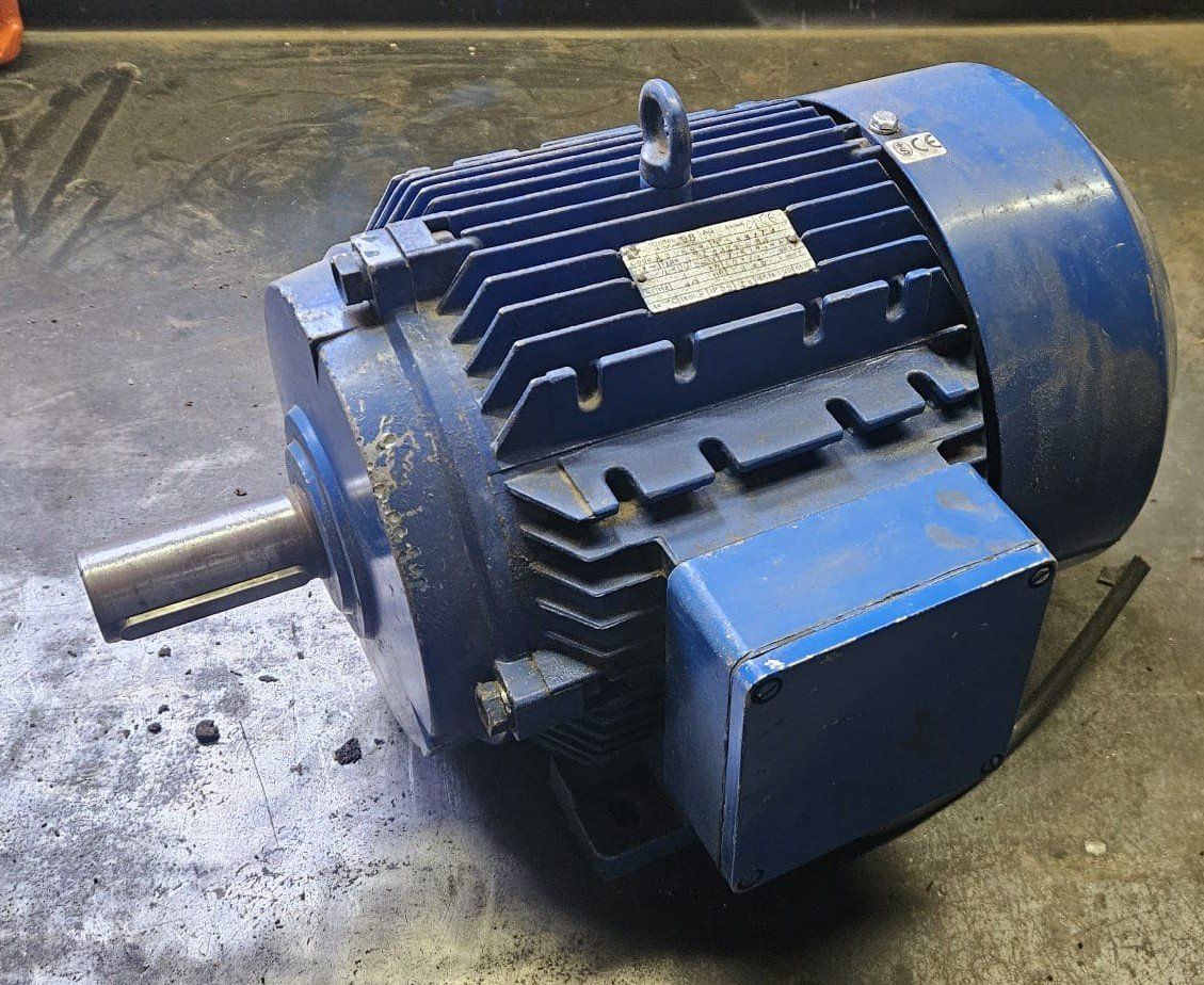 Motori: 3 kW Drehstrom Elektromotor Unitec – Usato da Oberiberg venduto da Jess6200
