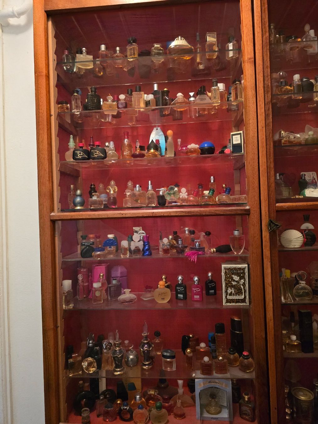 Vitrinen: Vitrine avec mini parfum – Gebraucht aus Le Sentier von Bercat12 3