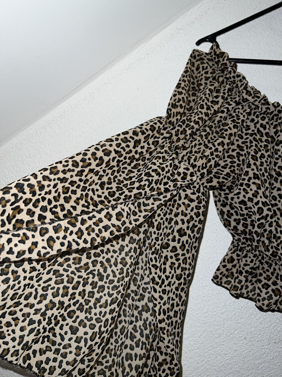 Top: Off-Shoulder-Top mit Leopardenmuster, Gr. M – Usato da Oberentfelden venduto da Dianaaaaaa 2