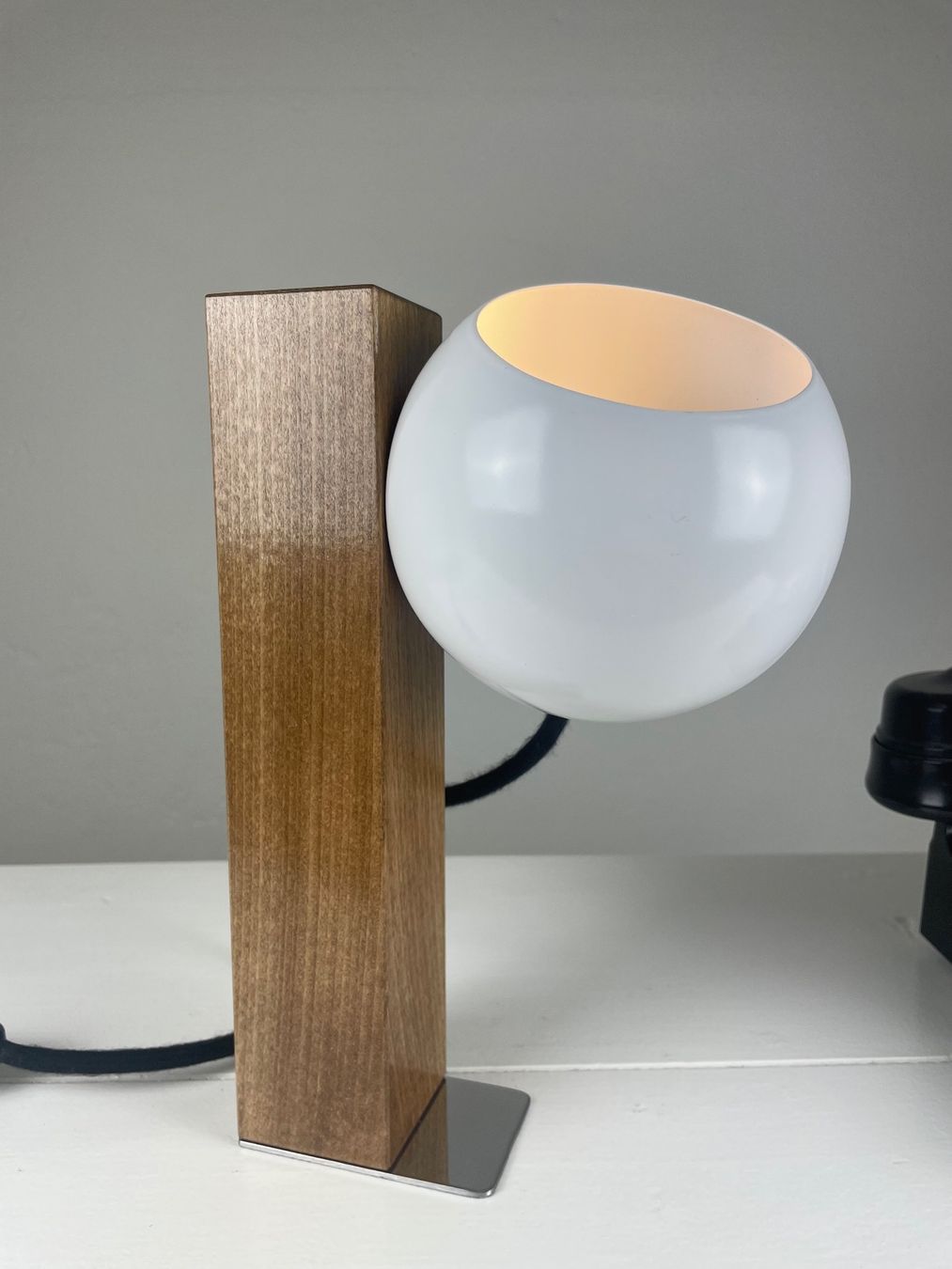 Lampade: Magnetic Eyeball Table Lamp – Usato da Genthod venduto da lightyear63 7