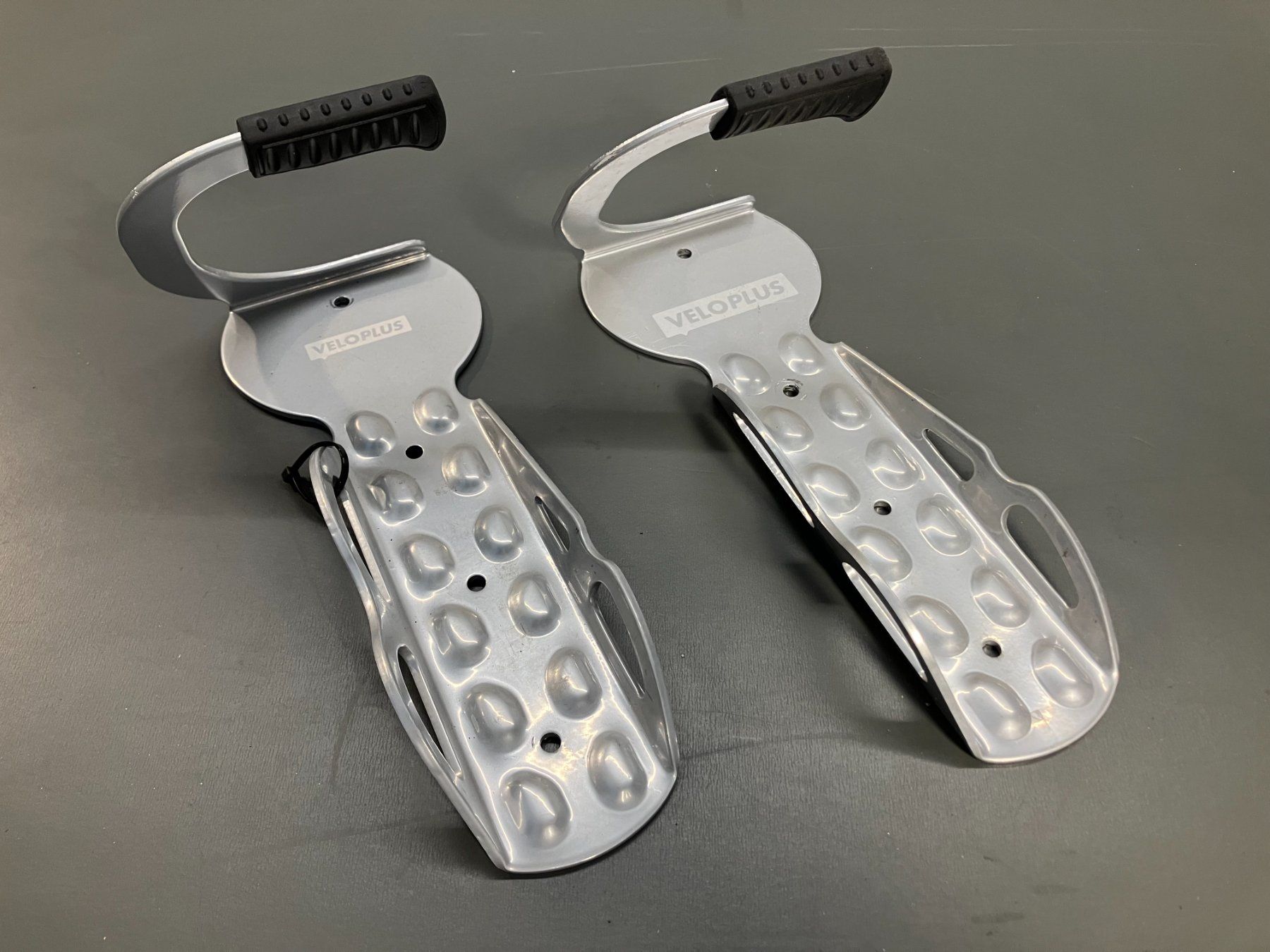 Supports de vélo: 2 St. Velo Plus - Guide Velohacken/Wandhalter ab 1.- – D'occasion à Lichtensteig par Buy24International