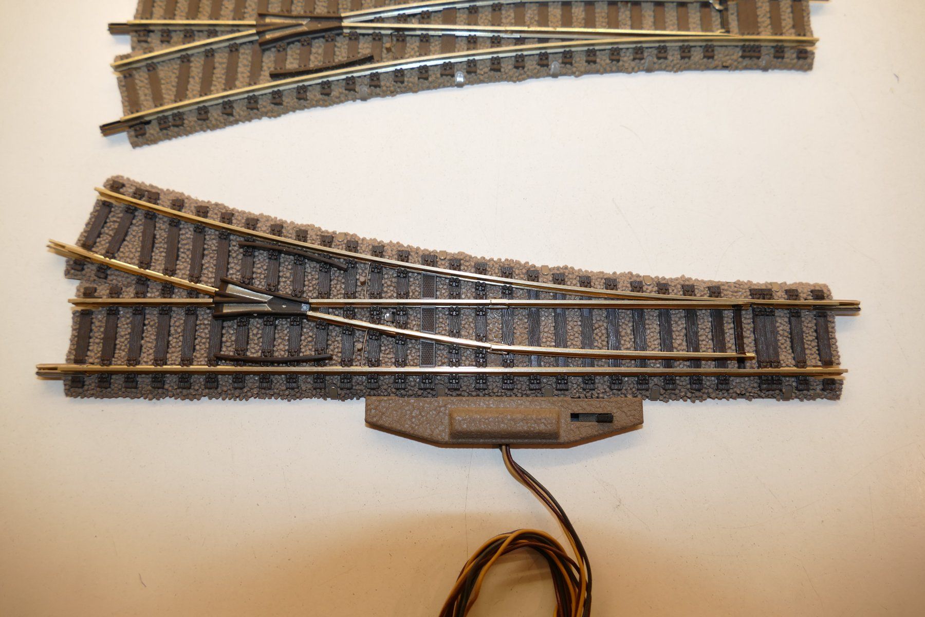 Fleischmann Modellini di ferrovie: Fleischmann H0: Weichenpaar mit Antrieb – Nuovo (secondo la descrizione) da Niederhasli venduto da rail-duerst 3