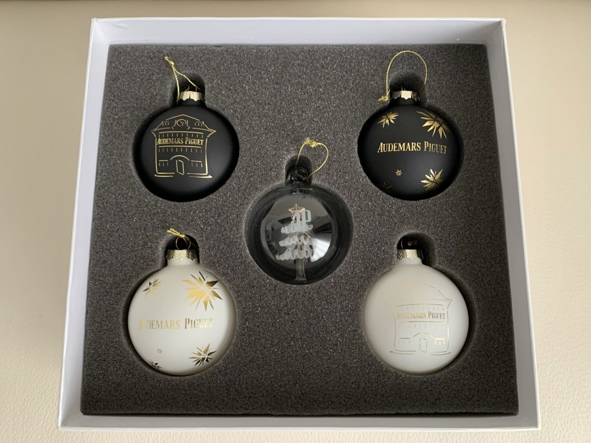 Tutte le decorazioni: Audemars Piguet Weihnachtskugeln Set 5 Stück Neu – Nuovo e nell'imballaggio originale da Rikon im Tösstal venduto da Alpenmutz