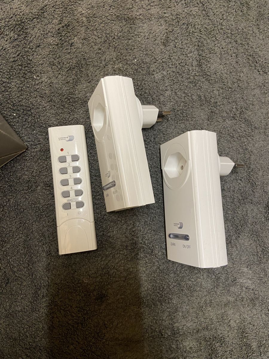 Spine: Lot de prises télécommandées Home Easy avec télécommande  – Nuovo (secondo la descrizione) da Genève venduto da muj_2zmc 3
