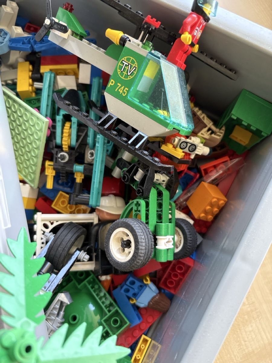 Lego Kit di costruzioni: Lego Kiste mit alten Sets – Usato da Kriens venduto da Godier 2