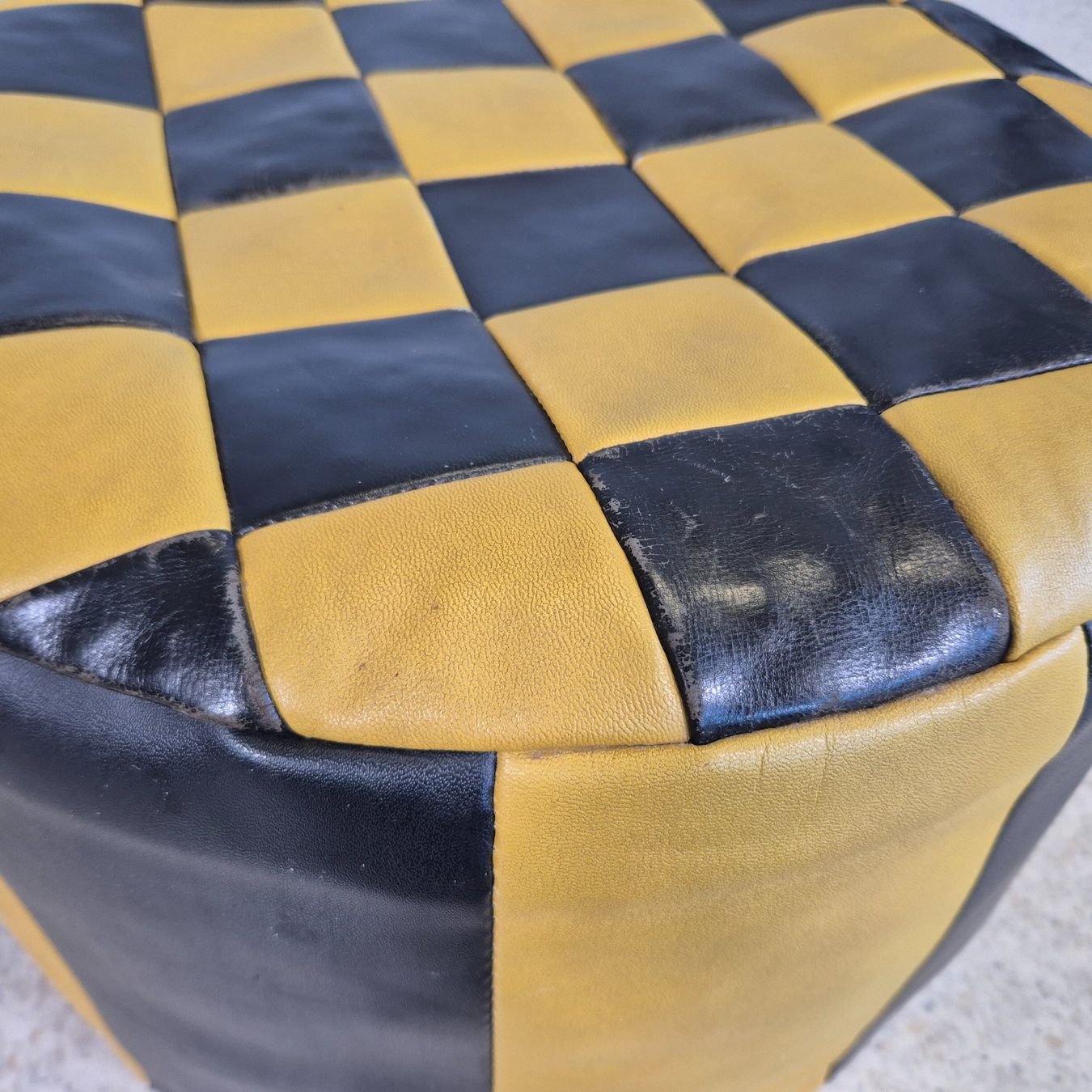 Sgabelli: Vintage Leder Pouf Höcker Hocker Polster - Höcker – Usato da Nottwil venduto da Wondewa-Shop 6