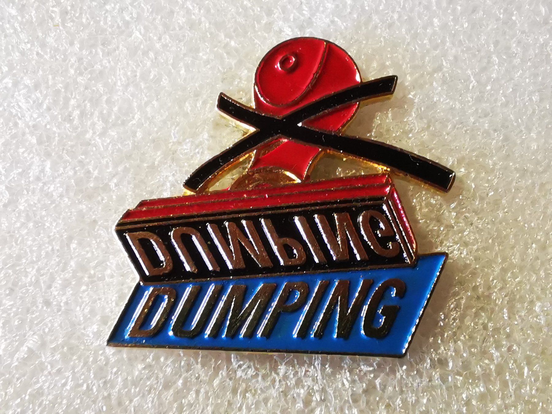 Plaketten & Abzeichen: Ansteckpin 152: Dumping – Gebraucht aus Oppligen von Pin-Fall-Shop