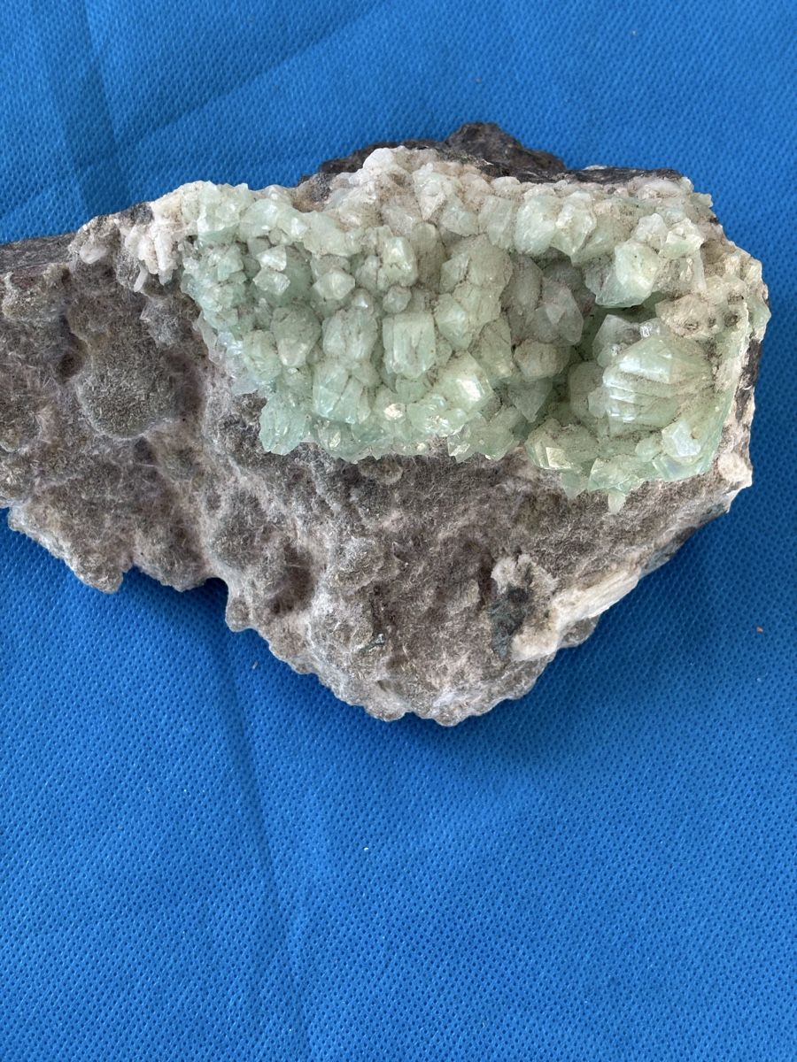 Minerali & Pietre curative: Fluorapophylit Kashmir Mountains – Usato da Ballwil venduto da Buggy20 3