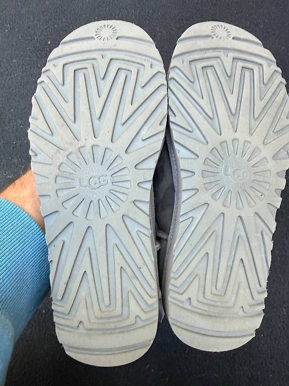 Ugg Damenschuhe: UGG Bailey Bow II Gr. 37 – Gebraucht aus Zürich von bil_s7tp 3