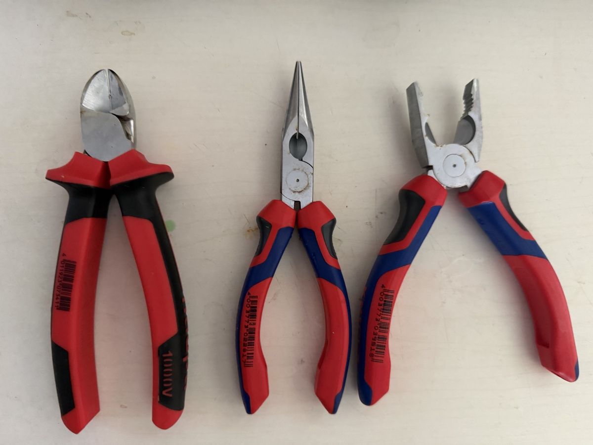 Knipex Tutti gli attrezzi: Knipex Zangen neu  – Nuovo (secondo la descrizione) da Zürich venduto da papaplatte