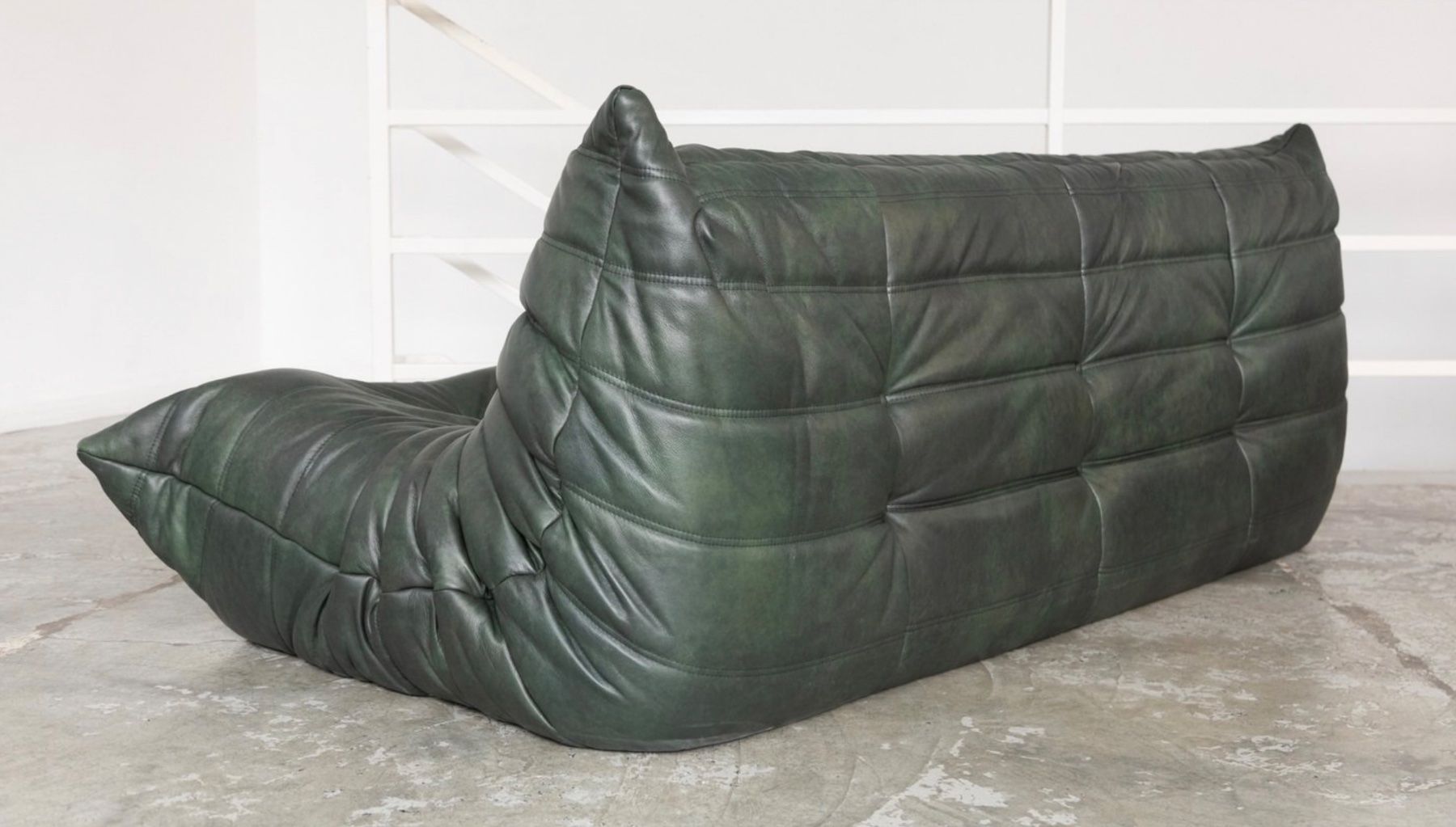 Ligne Roset Divani: 3er Sofa Togo, neu bezogen mit Leder – Nuovo (secondo la descrizione) da Zürich venduto da ERATOMIUM 2