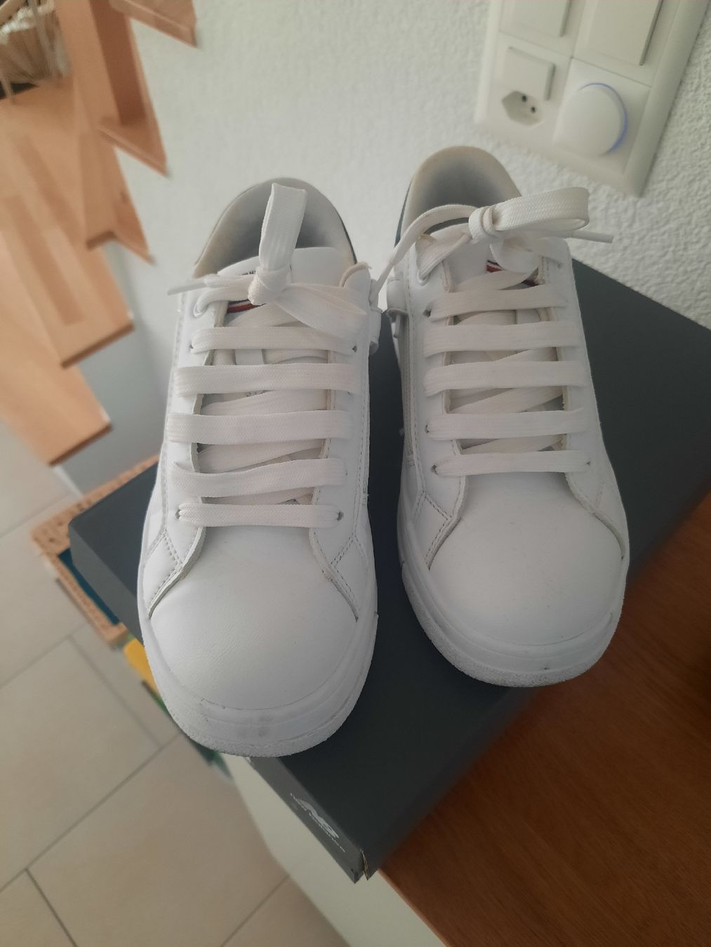 Tommy Hilfiger Schuhe für Jungen: Kinder Schuhe Tommy Hilfiger Gr: 34 – Gebraucht aus Spreitenbach von Dare_ZH 2