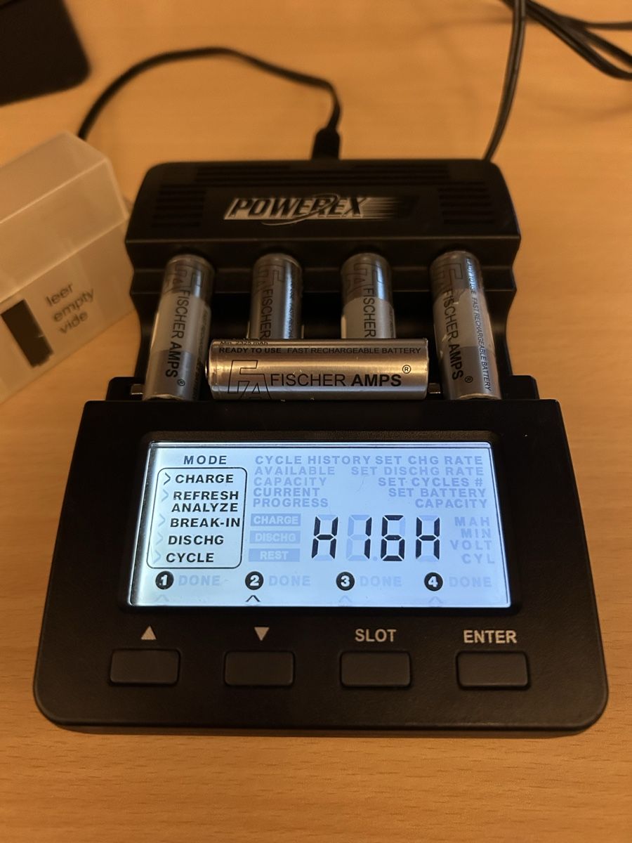 Caricabatterie: Professional Charger-Analyzer – Usato da Aarau venduto da Melia077