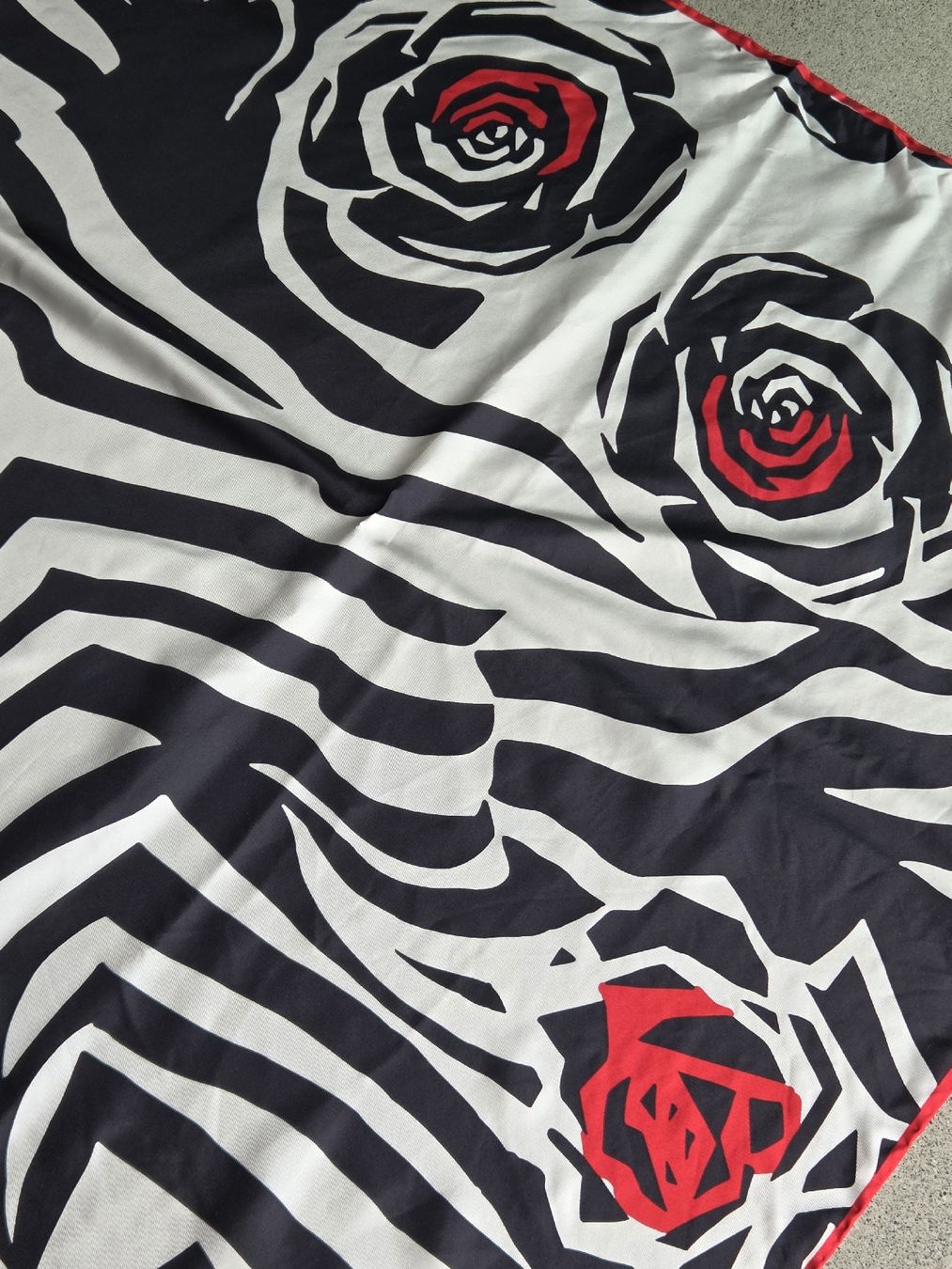 Foulards, Tücher & Schals: Seidenfoulard 90 x 90 cm – Neu und originalverpackt aus Frauenfeld von Schenken-mit-Herz 2