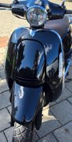 Motorroller schwarz klassisches Design 125ccm