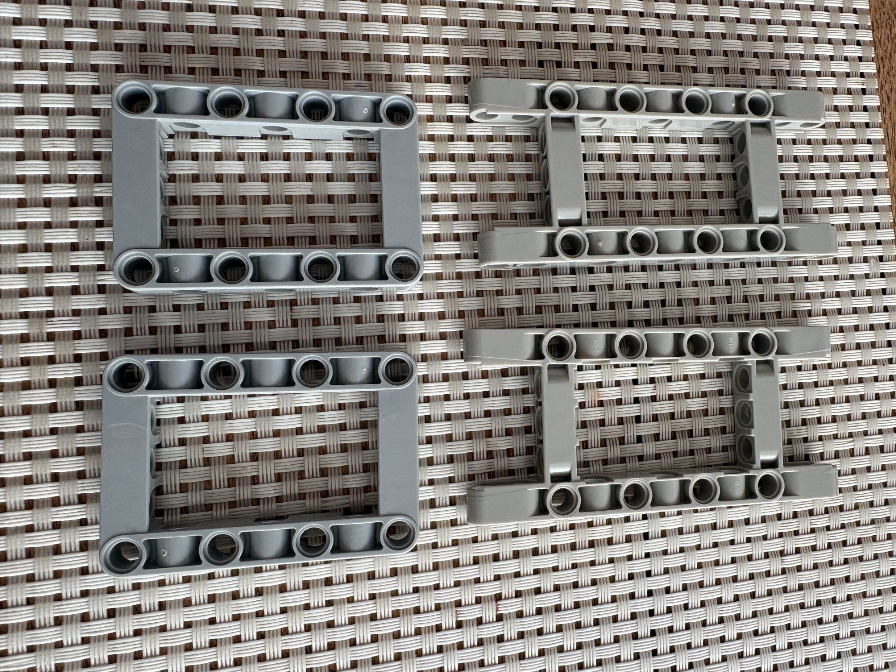 Lego Giocattoli: Lego Technik hellgraue Rahmen Frame 9398 LotY – Usato da Buochs venduto da Techtelmechtel