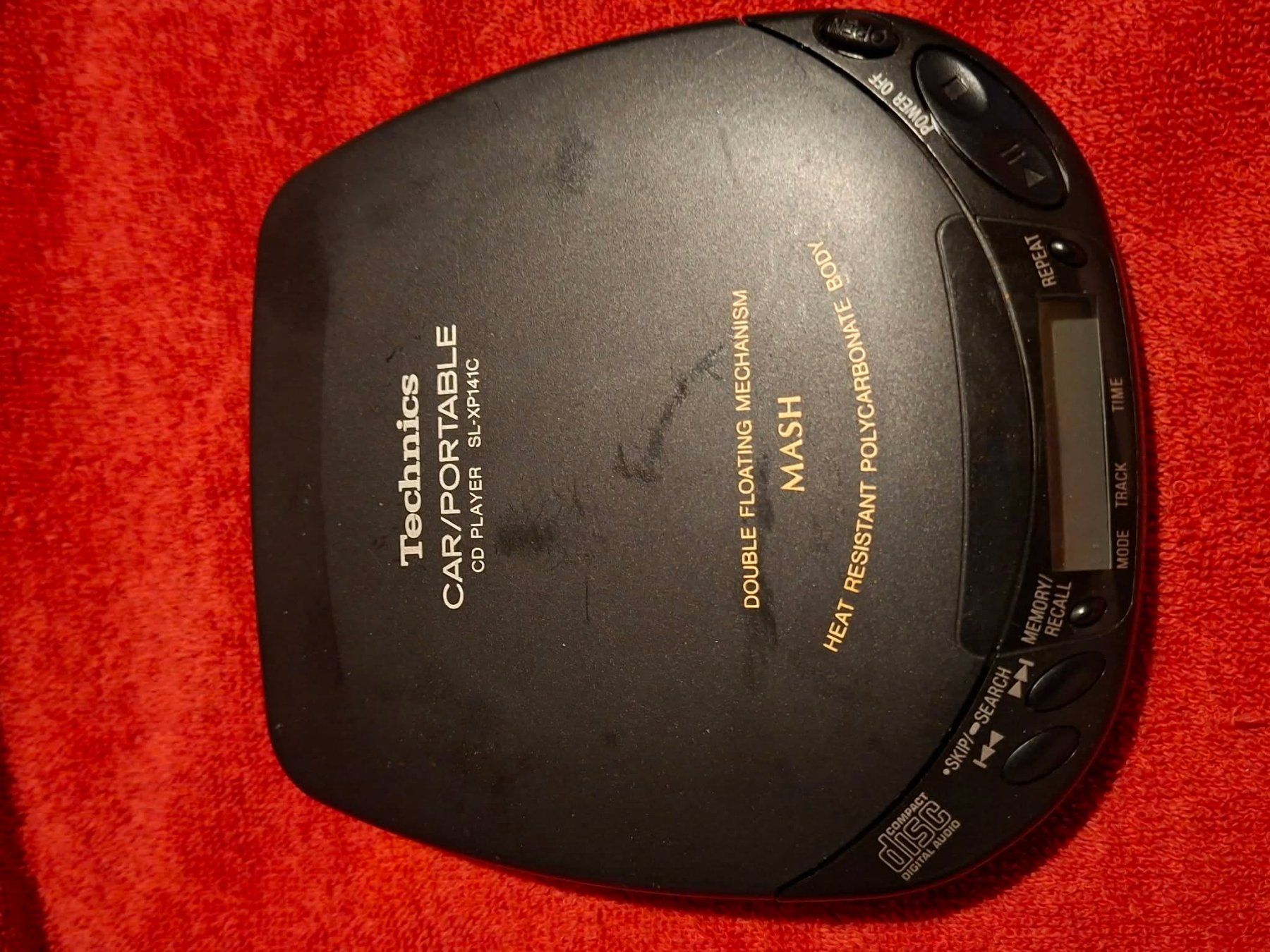 Lecteur media portable: Technics SL-XP141C ist ein klassischer, tragbarer CD-Player – D'occasion à Wittenbach par Nostalgie1965 1