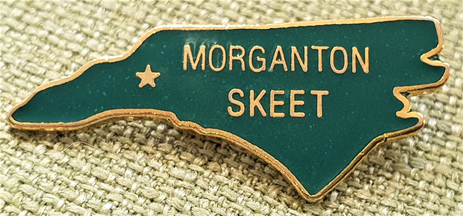 Broschen & Nadeln: P450 - Brosche Morganton Skeet  USA – Gebraucht aus Reinach BL von Boston-Verkauf