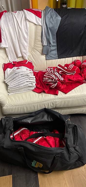 Canottiere & Pantaloni: Fussball Trikots  – Usato da Schlieren venduto da Maximusss76