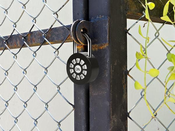Lucchetti: Metall Vorhängeschloss mit Zahlencode und App, Bluetooth – Nuovo e nell'imballaggio originale da Koppigen venduto da Bracher_Mail-House 2
