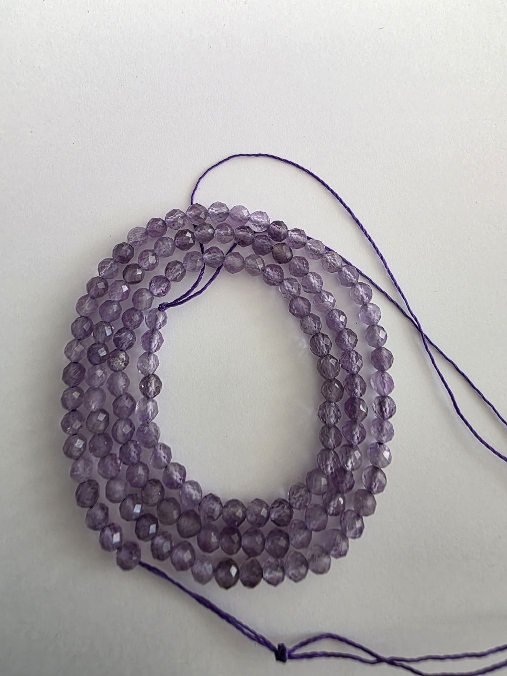 Minerali & Pietre curative: Amethyst facettiert 3mm. Strang – Nuovo e nell'imballaggio originale da Menziken venduto da Mirager