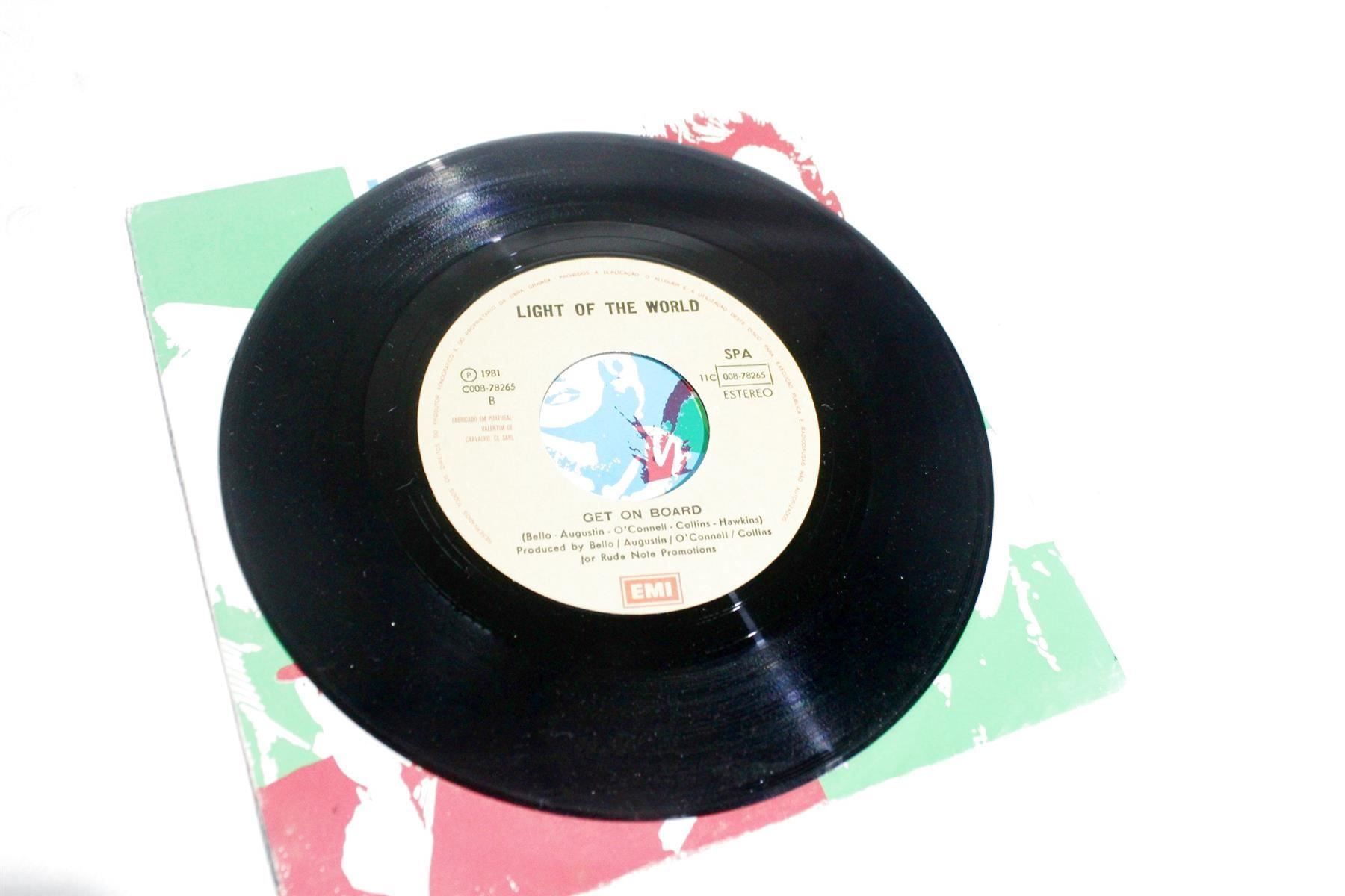 CD: LIGHT OF THE WORLD: Famous Faces – Usato da Bern venduto da vinyl-heaven 9