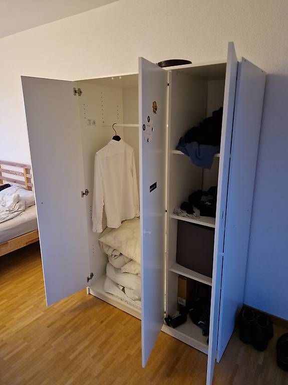 Armadi: Geräumiger Schrank mit Fächern – Usato da Winterthur venduto da fre_h5t7 1