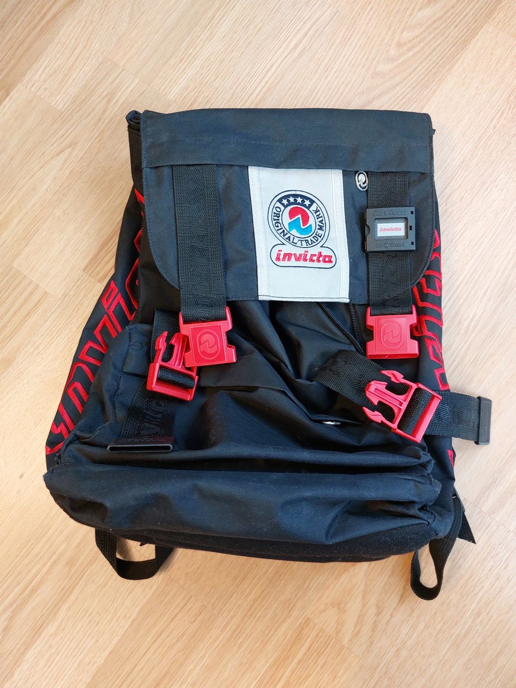 90er/00er Jahre Ära Vintage Invicta schwarz Rucksack (Gebraucht) in ...