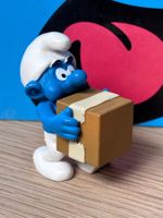 Schlumpf mit Paket