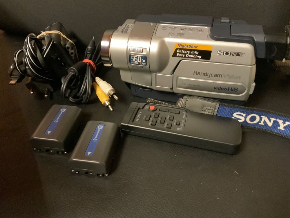 Hi8 Camcorder von Sony mit Zubehör Kaufen auf Ricardo