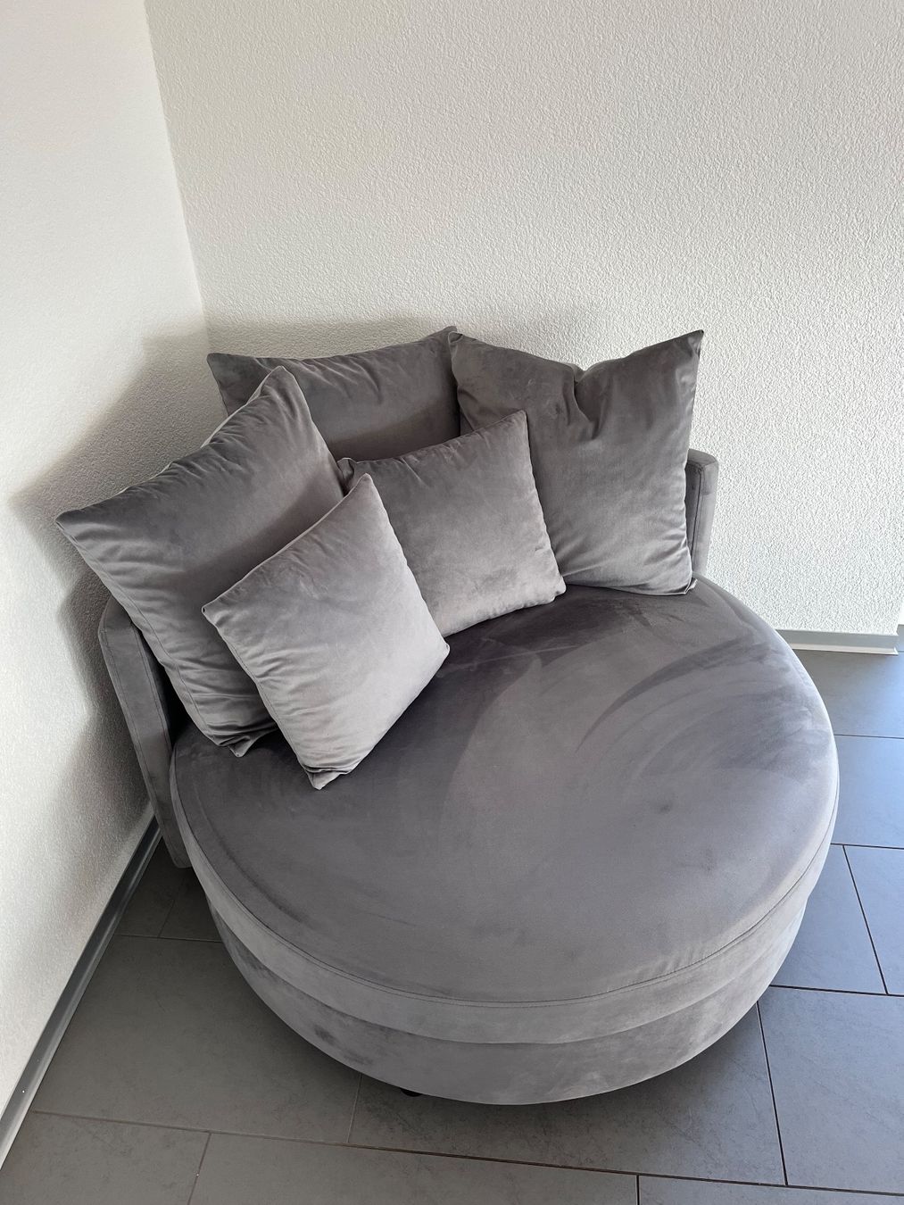 Lese-Sessel rund, grau inkl. fünf Kissen (Neu (gemäss Beschreibung)) in ...