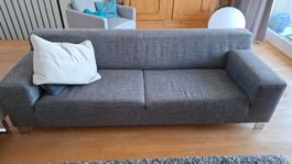 Graues 2-er Sofa, Top Zustand, muss schnell weg!