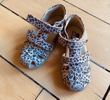 Stylische Leo-Sandalen mit Fussbett