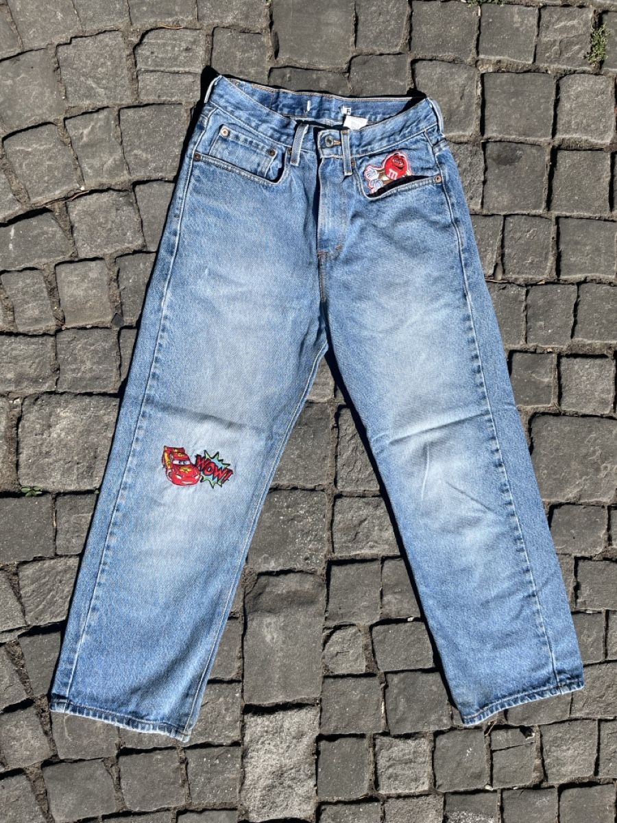 Levi's Jeans: Levis Jeans blau mit Aufnähern gebraucht – Usato da Basel venduto da vic_mc5k