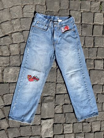 Levis Jeans blau mit Aufnähern gebraucht