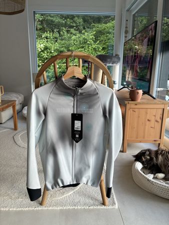 Veste vélo Q36.5 Taille M grise neuve, jamais portée!