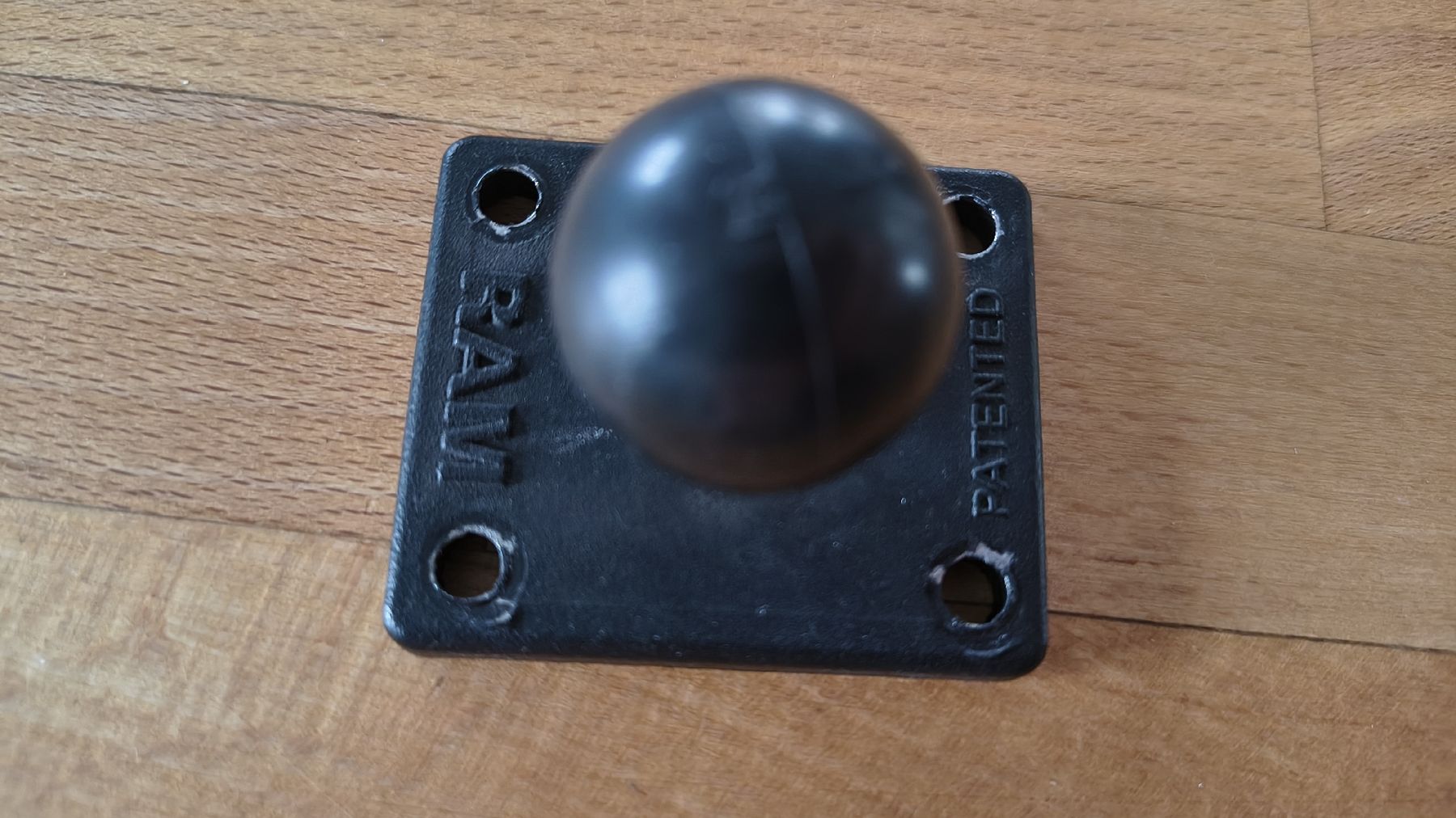 Supporti a parete: RAM Mounts Montageplatte – Usato da Dietikon venduto da Bobbyboa