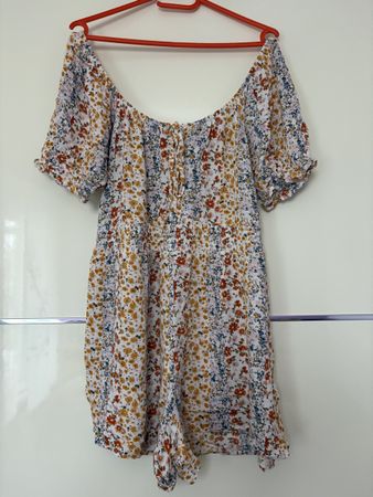 Sommerlicher Blumen-Romper, Grösse M, Top Zustand!