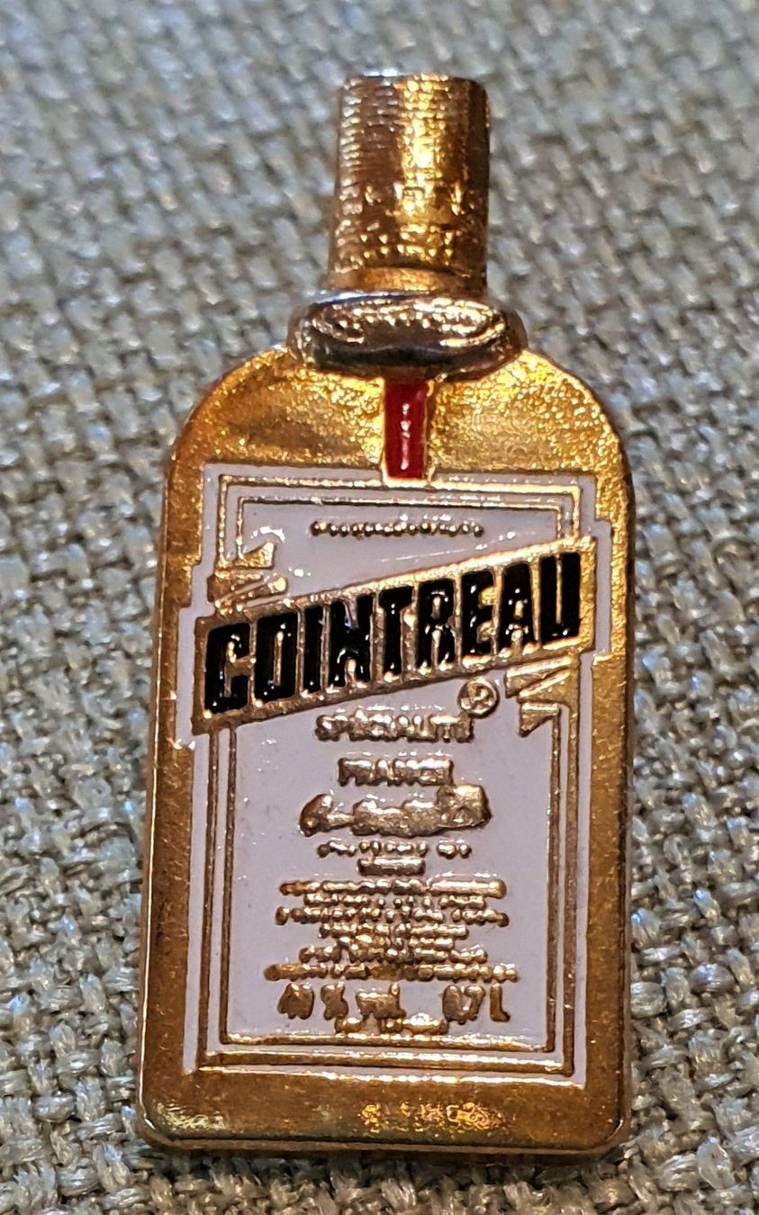 Placchette & Badge: F953 - Pin 0.7 L Flasche Cointreau – Usato da Reinach BL venduto da Boston-Verkauf