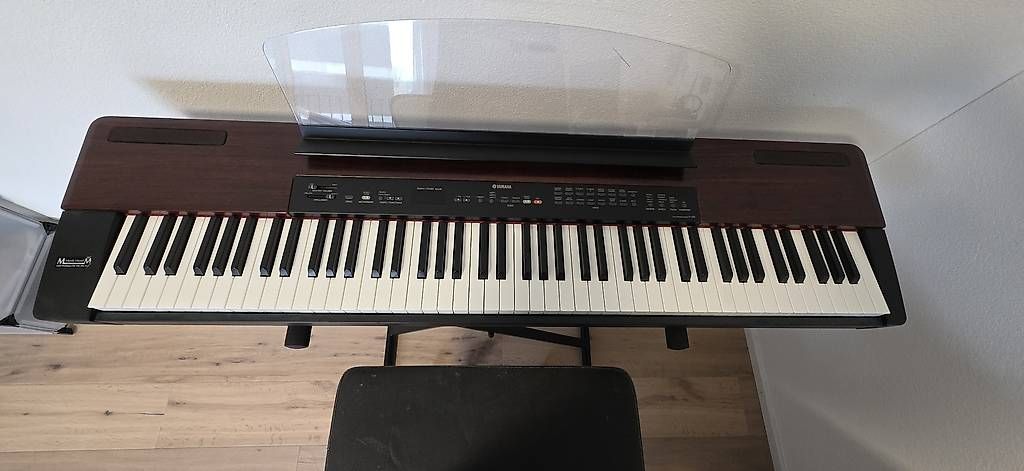 Strumenti musicali: Yamaha Electronic piano P-120 mit Klavierbank – Usato da Meisterschwanden venduto da twenty.eight