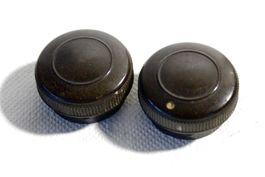 2x Phenolharz / Bakelit - KNÖPFE zu wohl altem USA - Radios
