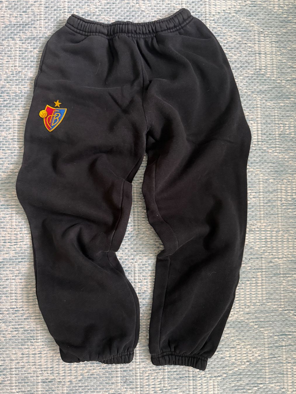 Pantaloni: FCB Trainerhosen – Usato da Ormalingen venduto da Orchidee1011