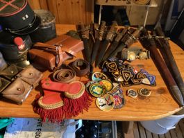  6 baïonnettes/2 grandes/3Kepis/divers/lot prendre sur place