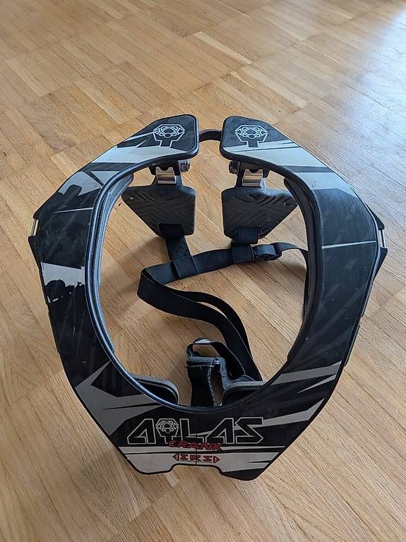 Schutz & Schoner: Atlas crank neck brace – Gebraucht aus Chur von TiBr