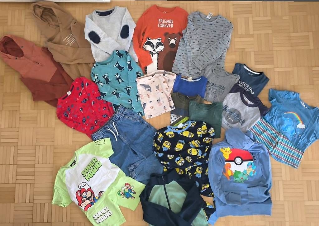 Lotti & Set di vestiti: Kleiderpacket gr. 122/128 – Usato da Kloten venduto da preshie