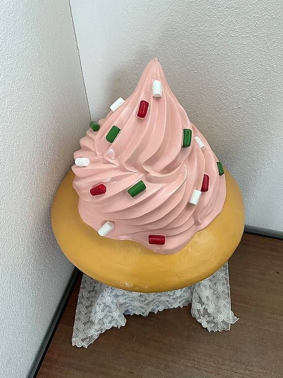 Alle Dekorationen: Riesiger Cupcake Deko   🧁🍭🍬 – Neu (gemäss Beschreibung) aus Rehetobel von Saentis111 2