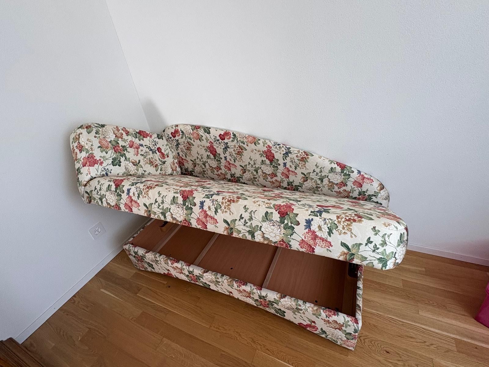 Sofas: Recamiere mit Bettfunktion und Stauraum – D'occasion à Klingnau par Umweltklinik 3