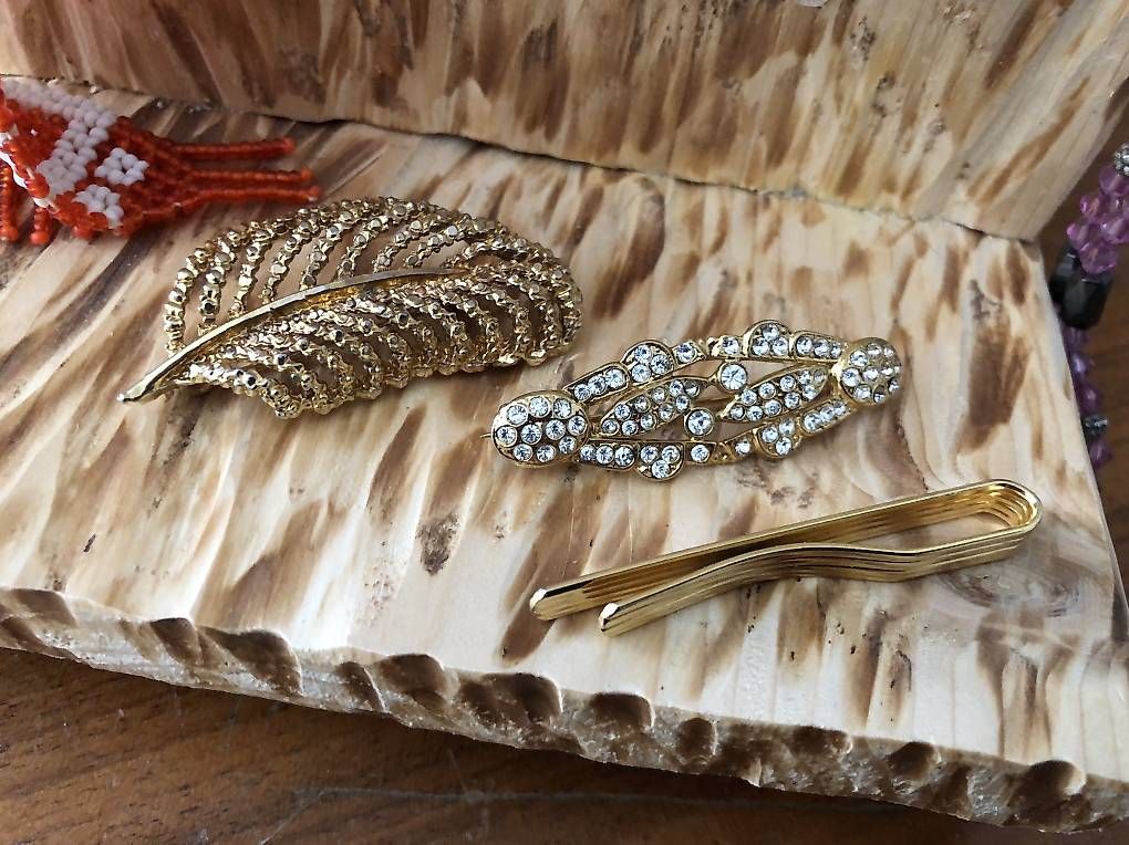 Broches & Aiguilles: 2 Golden Broschen,Kravattenhalter – D'occasion à Villnachern par focusride